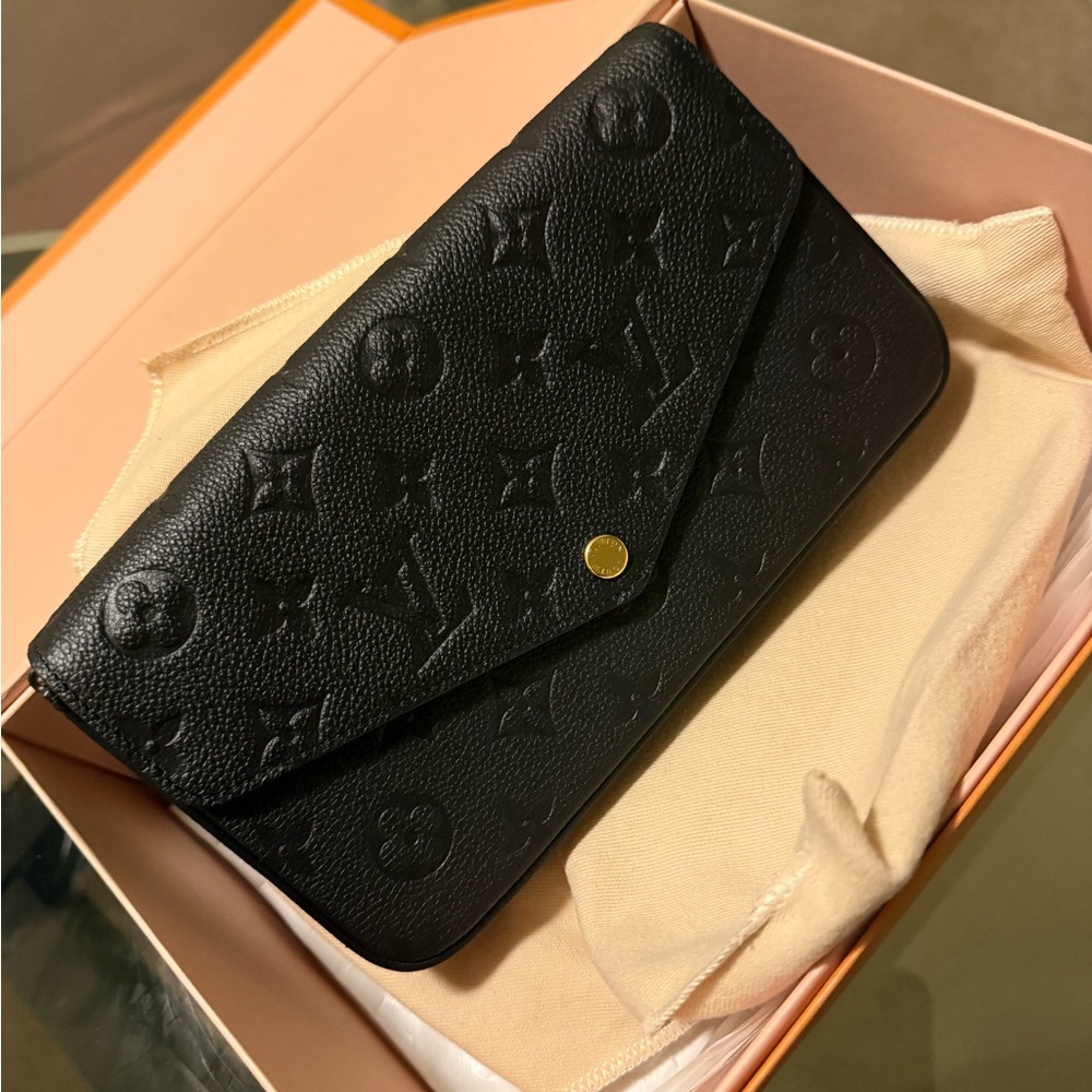 Black Louis Vuitton Pouchette Felicie